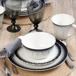 Blake 16 Piece Dinnerware Set, Service for 4