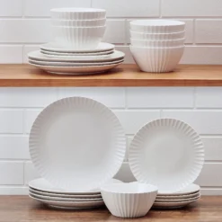 Grace 24 Piece Dinnerware Set, Service for 8