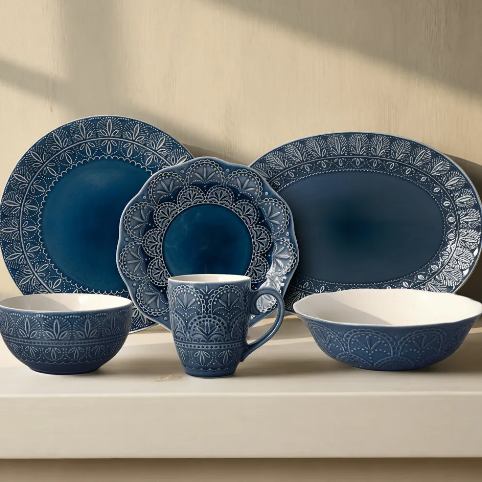 Havana Service for 8 with Serveware