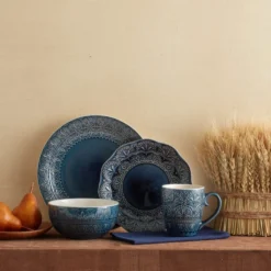 Havana Service for 8 with Serveware