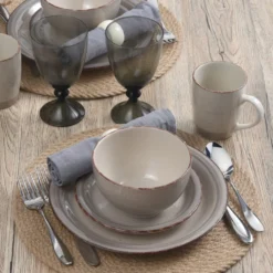 Sadie Cream 16 Piece Dinnerware Set, Service for 4
