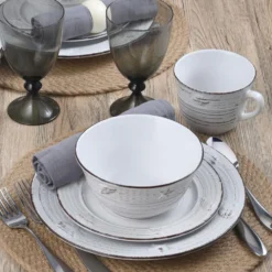 Trellis Coastal White 16 Piece Dinnerware Set, Service for 4