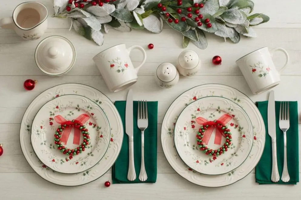 Winterberry® 16 Piece Dinnerware Set, Service for 4