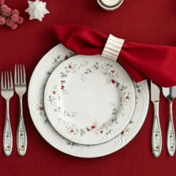 Winterberry® Set of 4 Dinner Plates